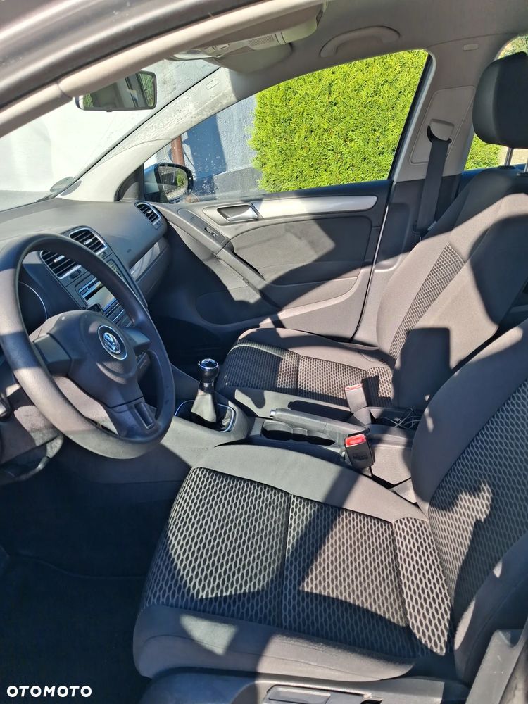 Volkswagen Golf - 6