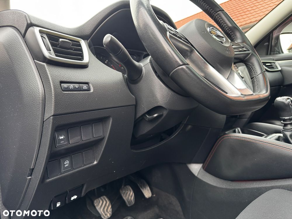 Nissan Qashqai 1.7 dCi TEKNA - 9