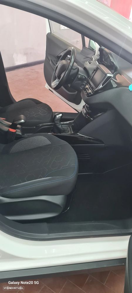 Peugeot 2008 BlueHDi 100 STOP & START Signature - 16