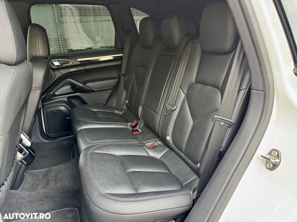 Porsche Cayenne Diesel Platinum Edition - 6
