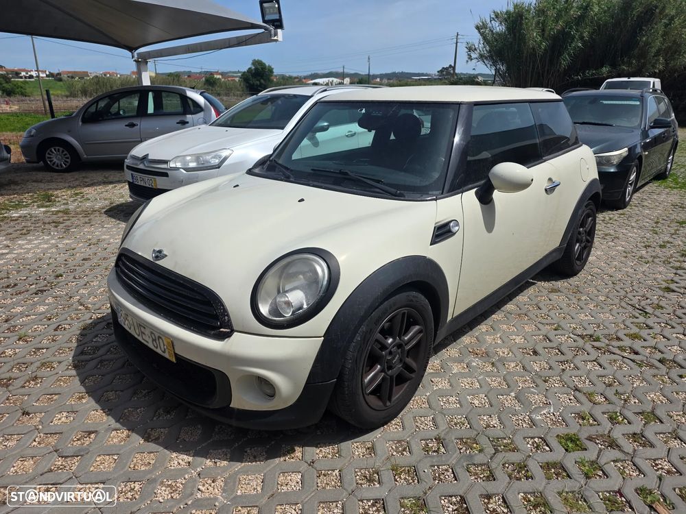 MINI 3 Portas Cooper D - 1