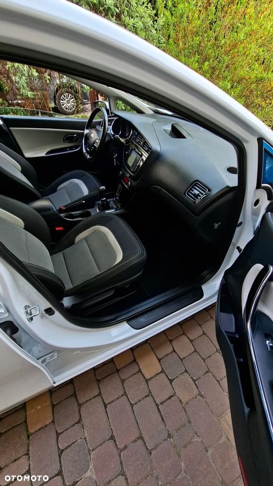 Kia Ceed 1.6 CRDi 136 ISG Dream-Team Edition - 13