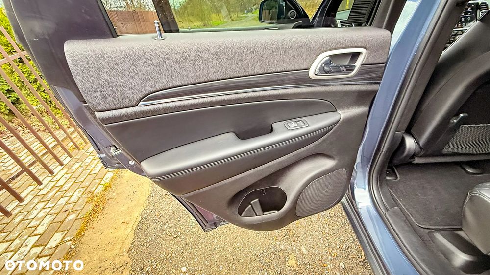 Jeep Grand Cherokee - 29