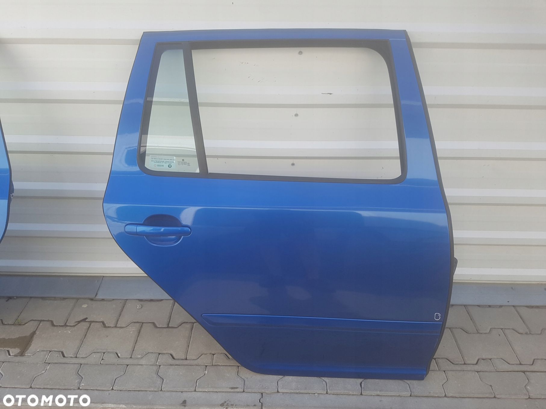 OCTAVIA 2 II 04r- VRS KOMBI DRZWI PRAWE TYŁ 9463 - 1