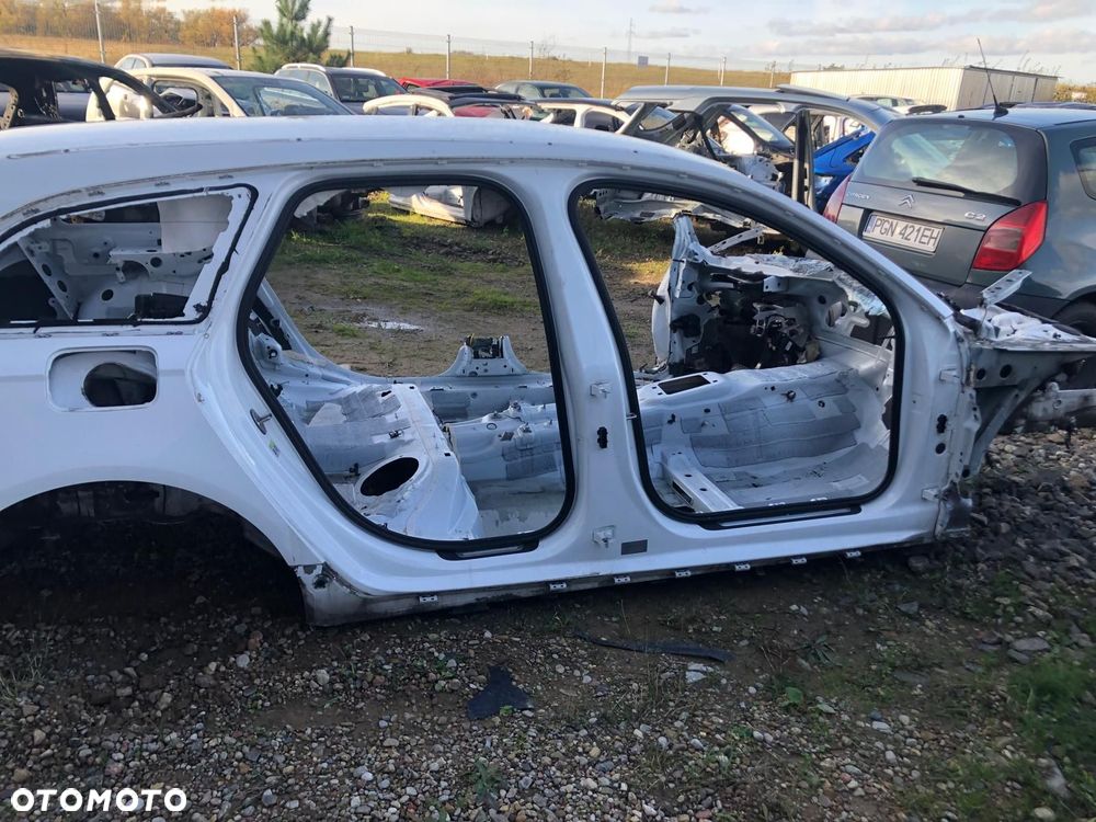 PRÓG PRAWY SŁUPEK AUDI A6 C7 AVANT KOMBI BIAŁE - 1