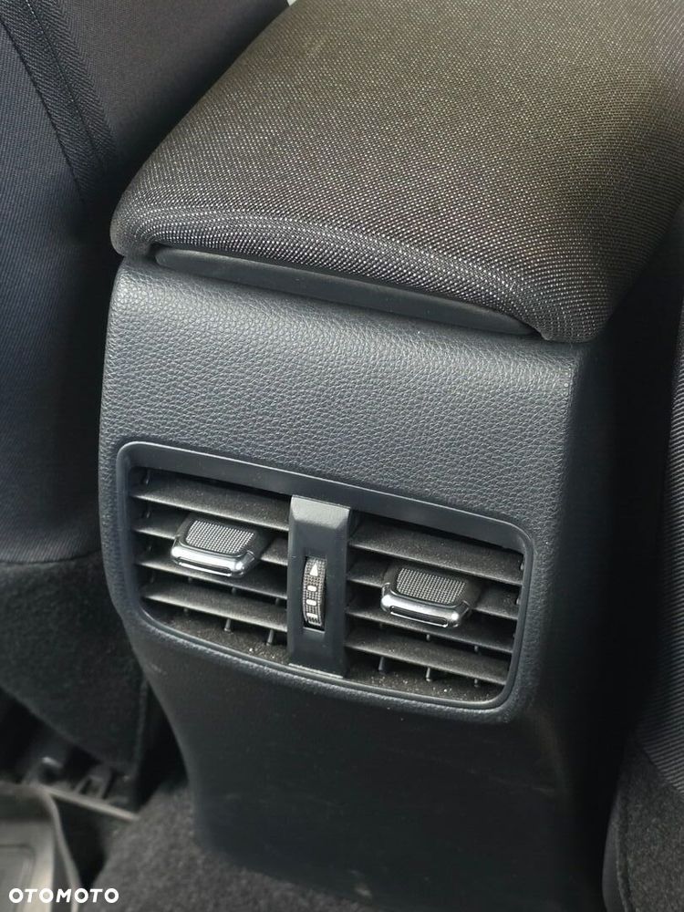 Toyota Corolla 1.8 Hybrid Comfort - 22