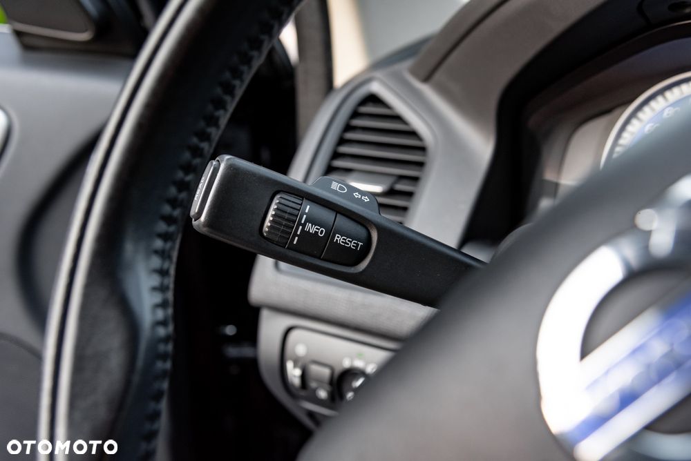 Volvo XC 60 T6 AWD R-Design - 30