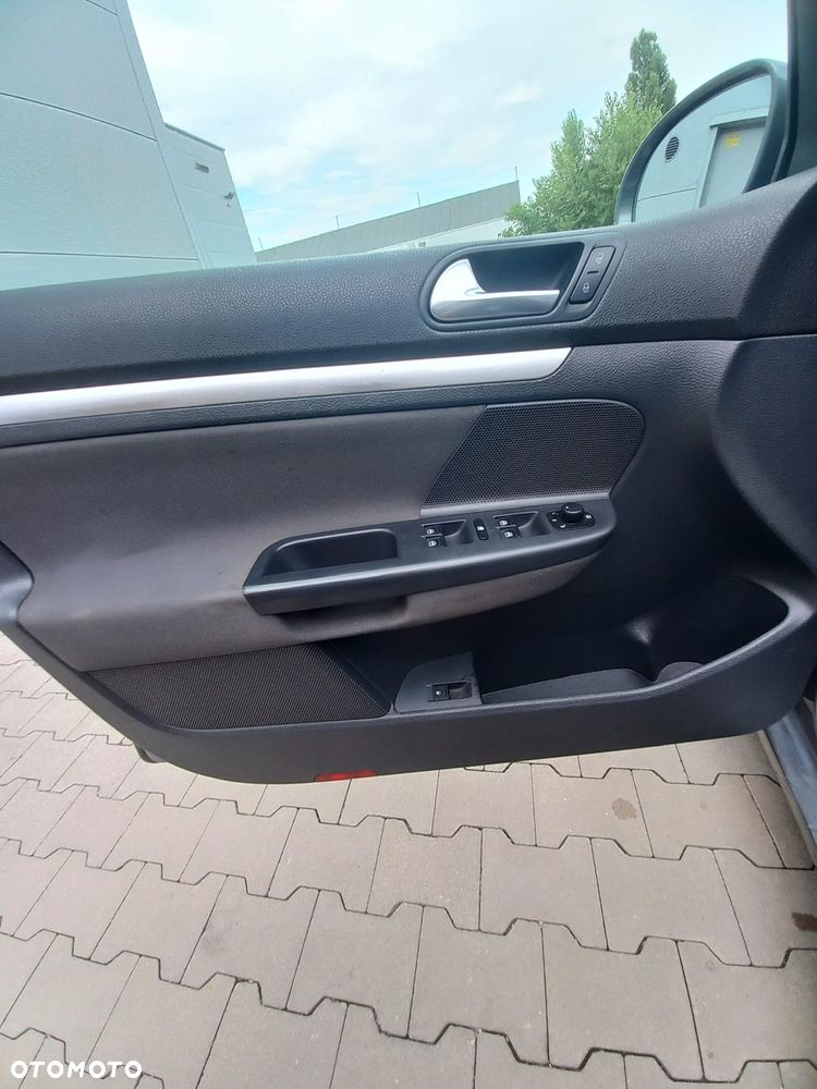 Volkswagen Golf 1.9 TDI DPF United BlueMotion - 29