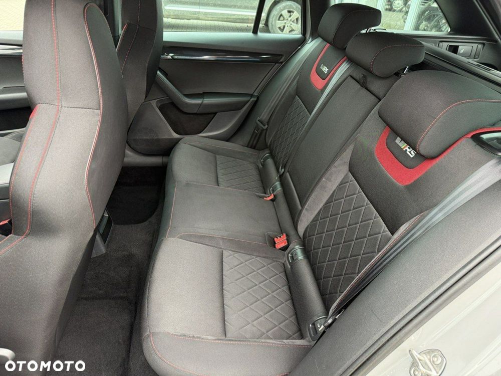 Skoda Octavia Combi 2.0 TDI DSG RS - 24