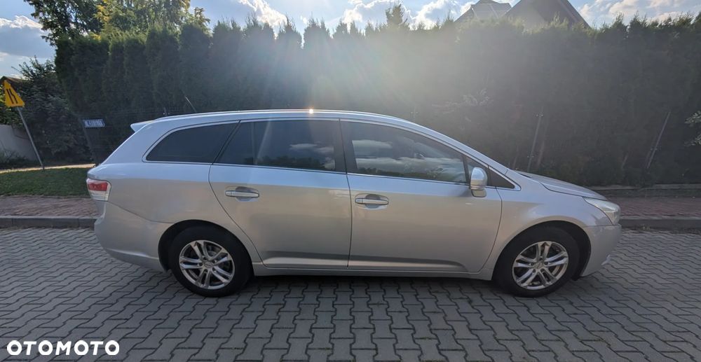 Toyota Avensis 1.8 Sol - 3