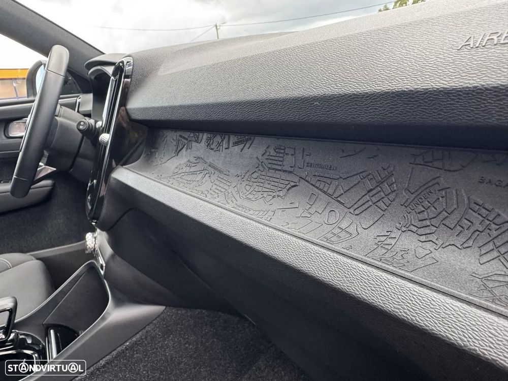 Volvo XC 40 Recharge Core - 32