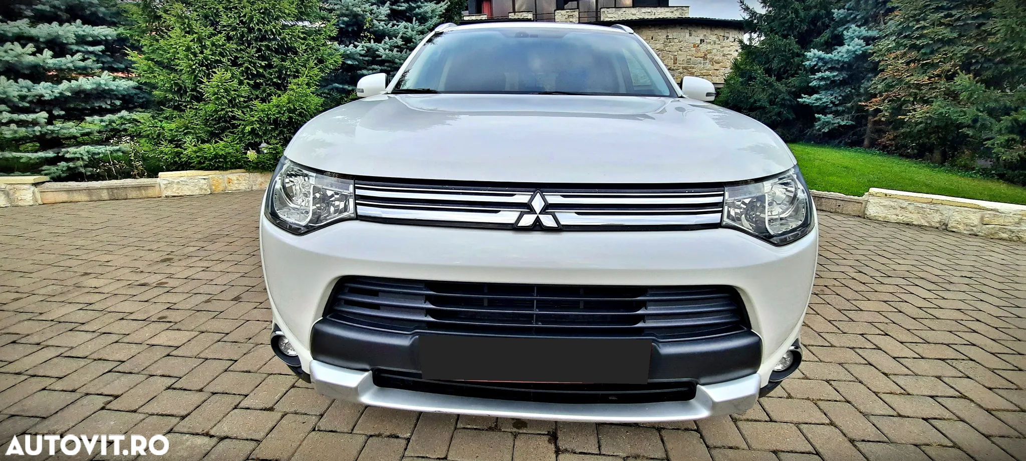 Mitsubishi Outlander 2.0 4WD Plug-In Hybrid - 9