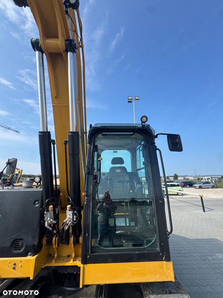 Caterpillar 310 - 11