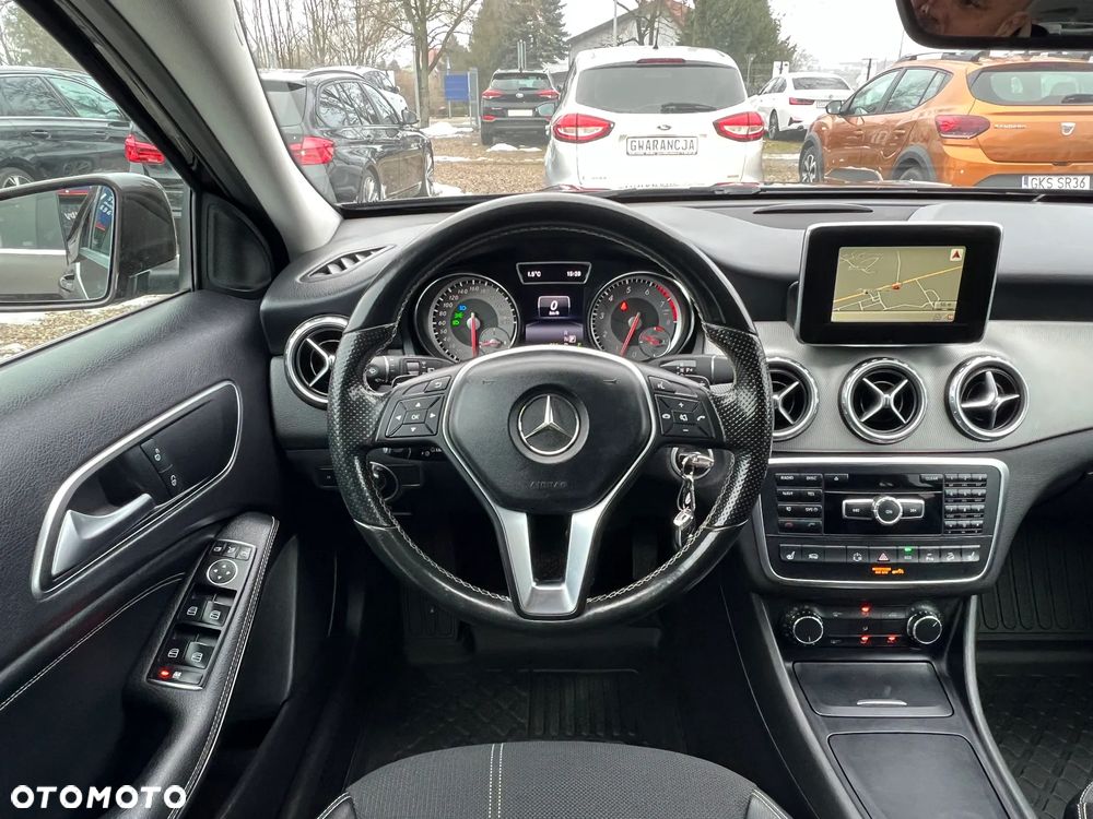 Mercedes-Benz GLA 250 4-Matic AMG Line - 17