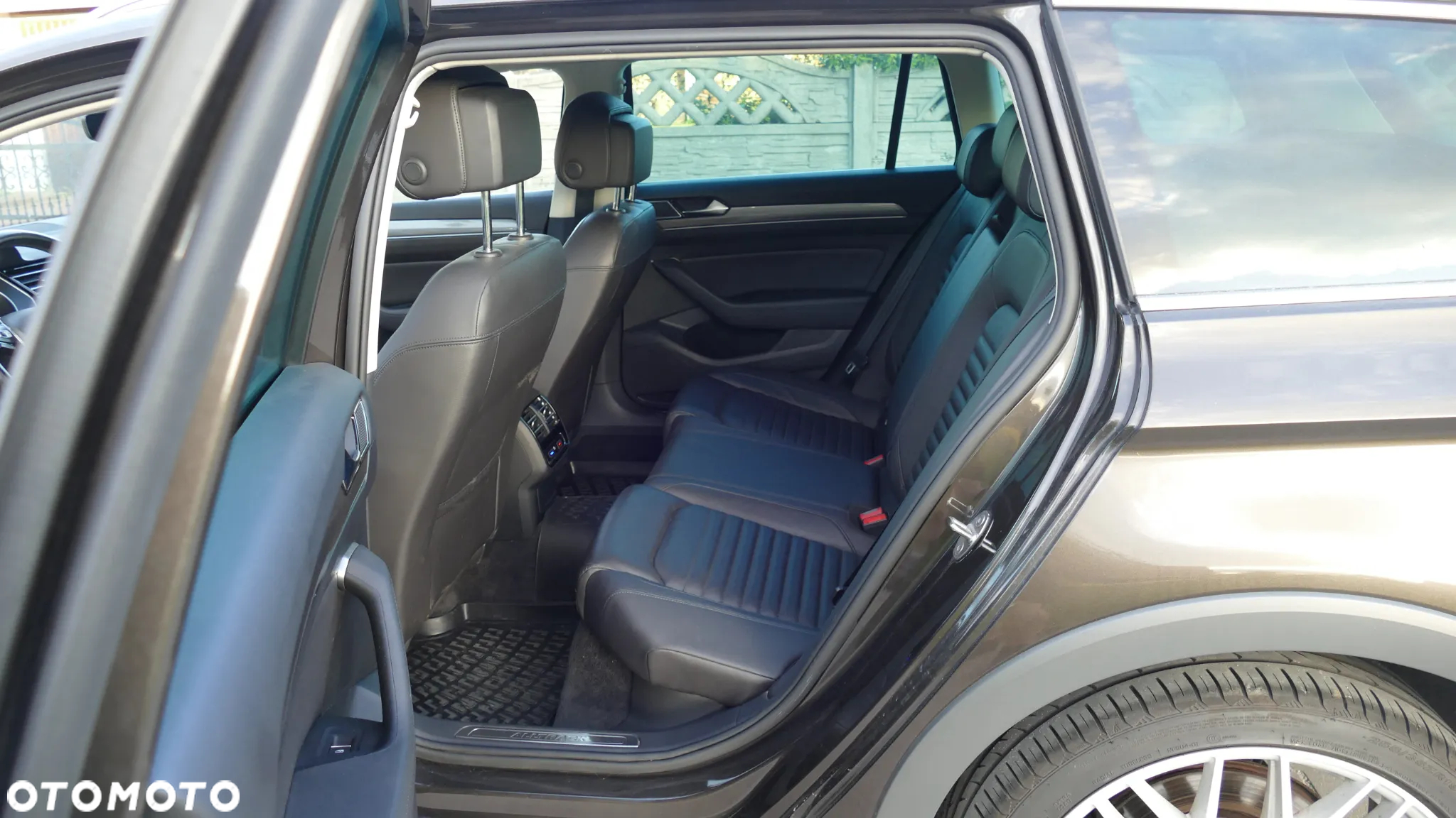 Volkswagen Passat 2.0 TDI 4Mot Elegance DSG - 8