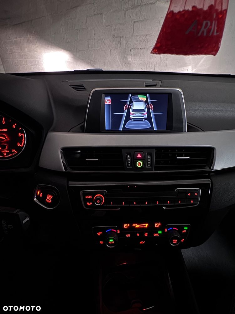 BMW X1 sDrive18d - 12