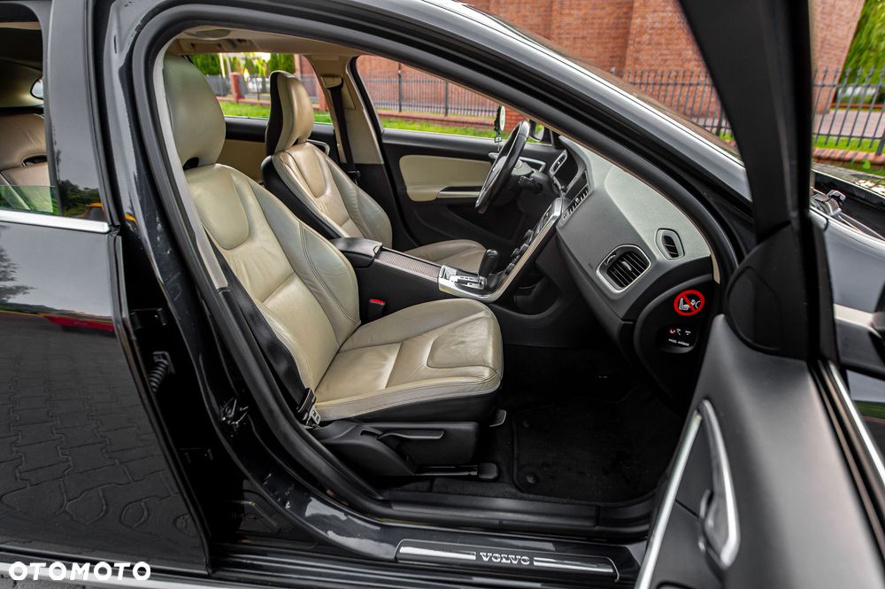Volvo V60 D3 Geartronic RDesign - 23
