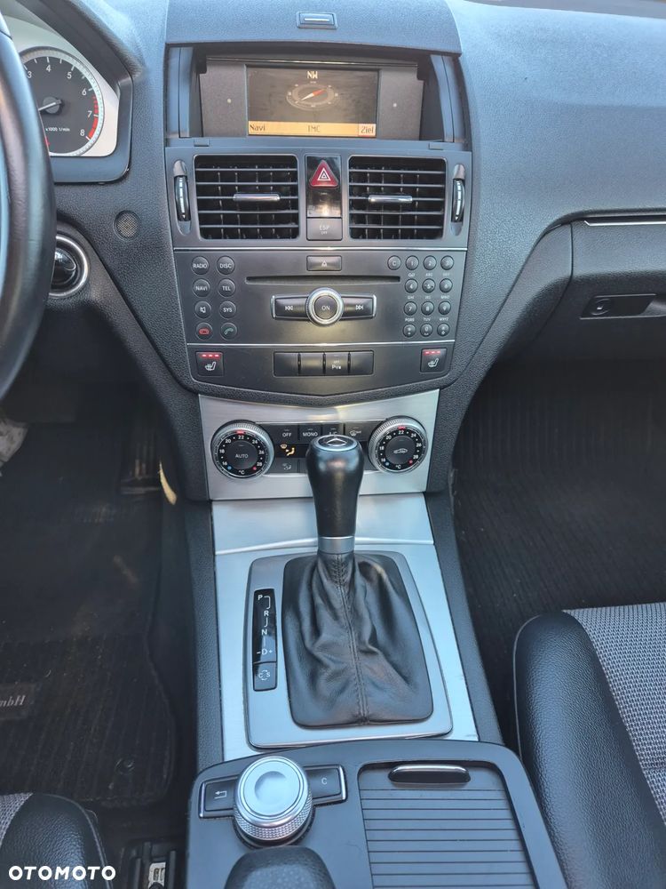 Mercedes-Benz Klasa C 180 T Kompressor Automatik BlueEFFICIENCY Avantgarde - 25