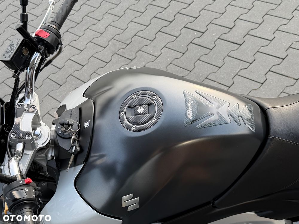 Suzuki GSR - 25