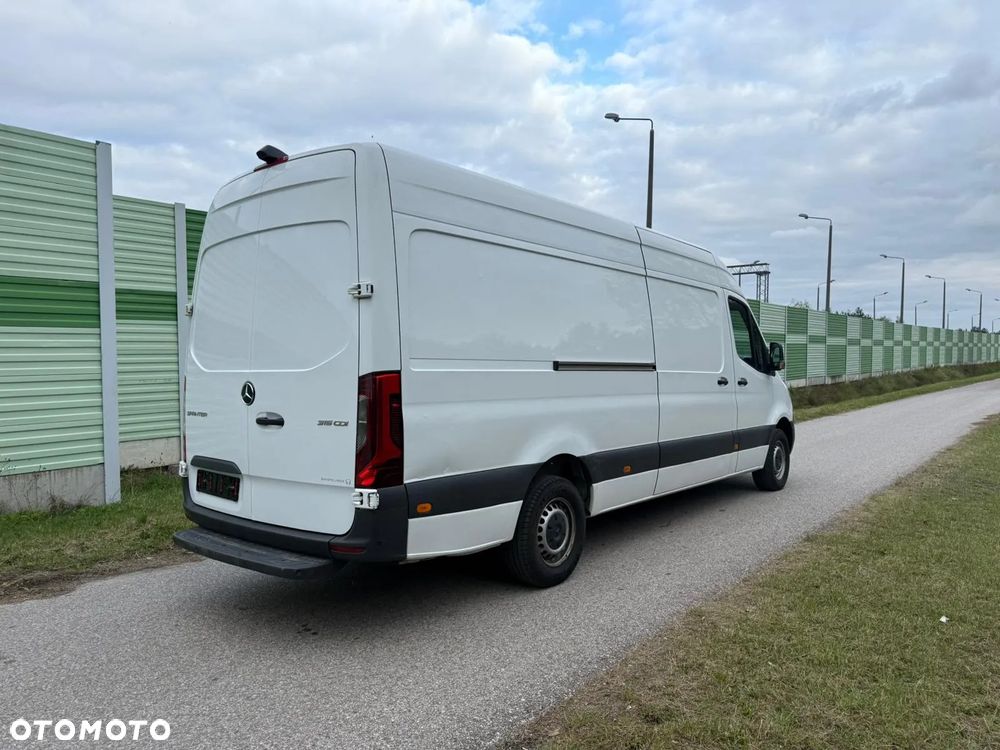 Mercedes-Benz Sprinter L4H2 - 2