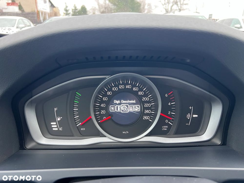Volvo V60 D2 Momentum - 22