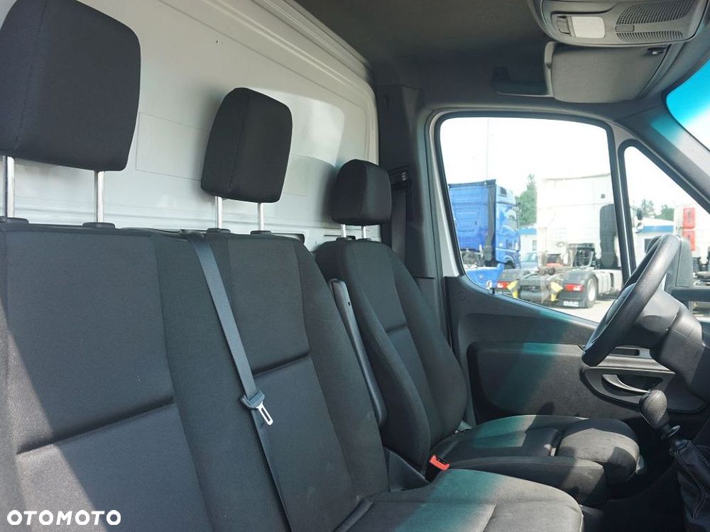 Mercedes-Benz SPRINTER - 13