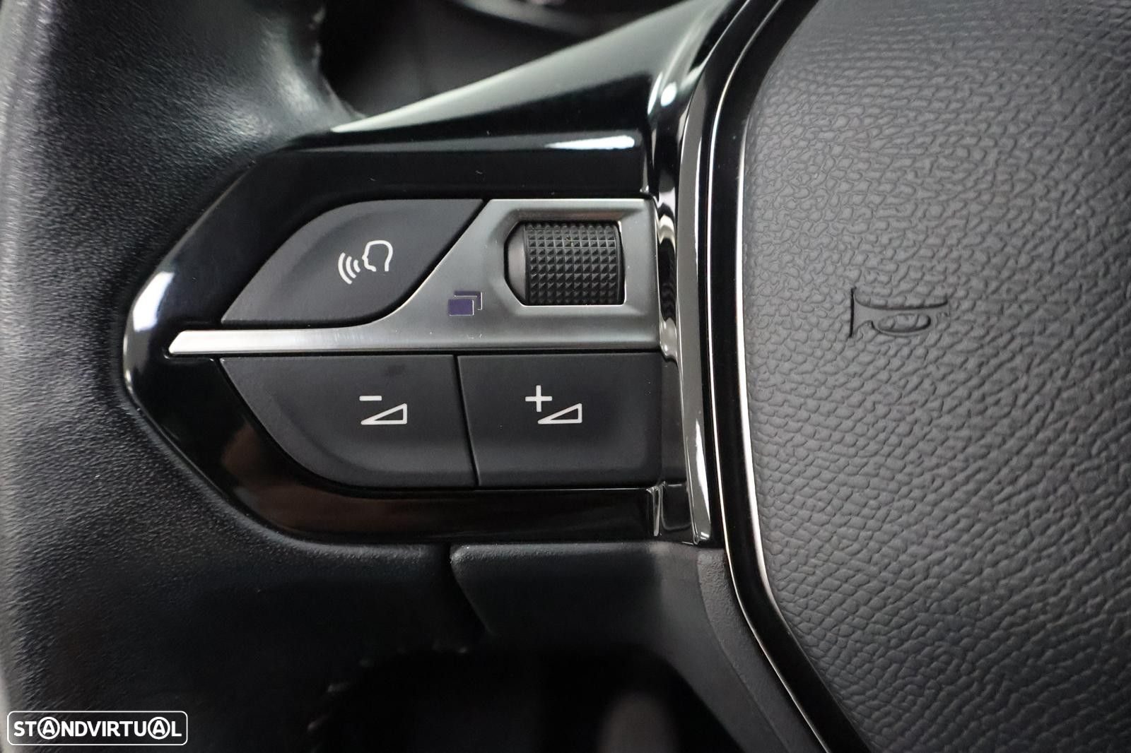 Peugeot 2008 1.2 PureTech Allure - 17
