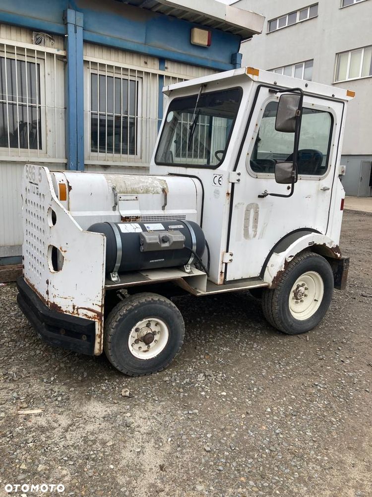 Inny TUG MA5042 - 1