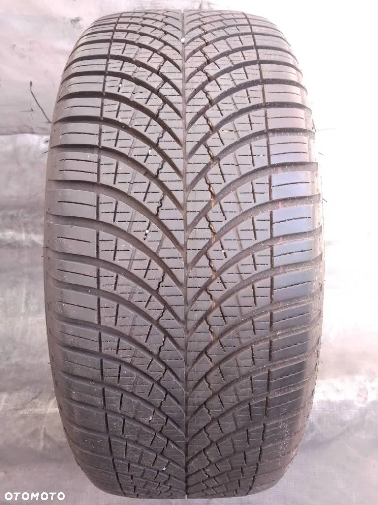 Goodyear Vector 4Seasons Gen-3 225/45 R17 94W 2022 8mm - 1