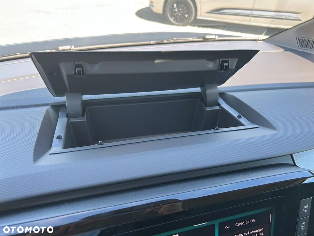 Volkswagen Multivan - 32