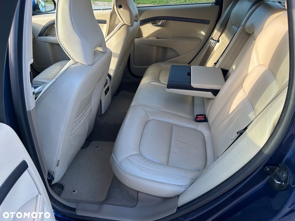 Volvo V70 D3 Ocean Race - 13