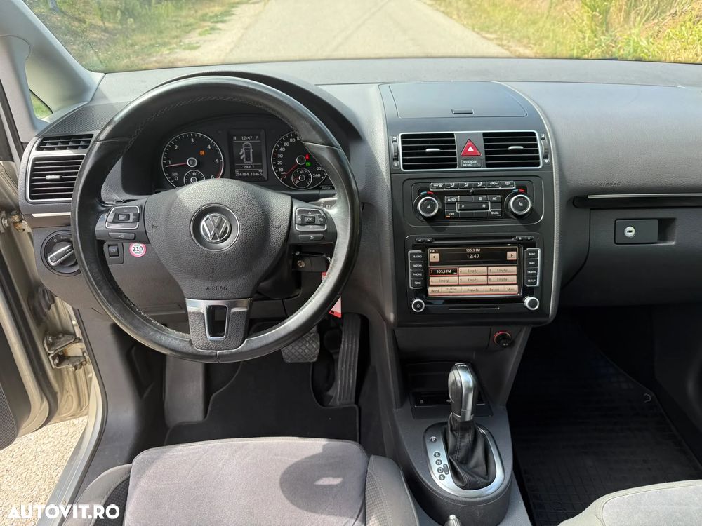 Volkswagen Touran 2.0 TDI DPF DSG Highline - 12