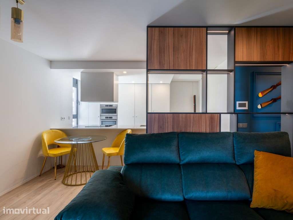 Apartamento T1 com varanda, garagem, totalmente equipado e mobilado - Grande imagem: 5/21