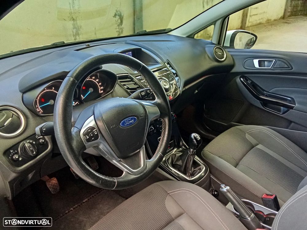 Ford Fiesta 1.0 EcoBoost Hybrid S&S TITANIUM - 8