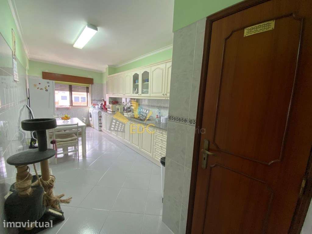 Excelente apartamento T3 com arrecadação, varanda e 1 lugar de parq... - Grande imagem: 5/42