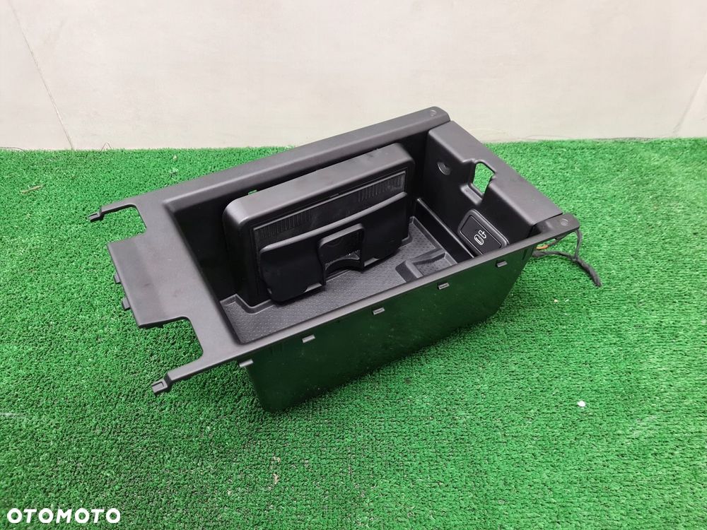 BMW M3 G80 ŁADOWARKA INDUKCYJNA W PODŁOKIETNIKU 6806850 5A1DC84 - 2