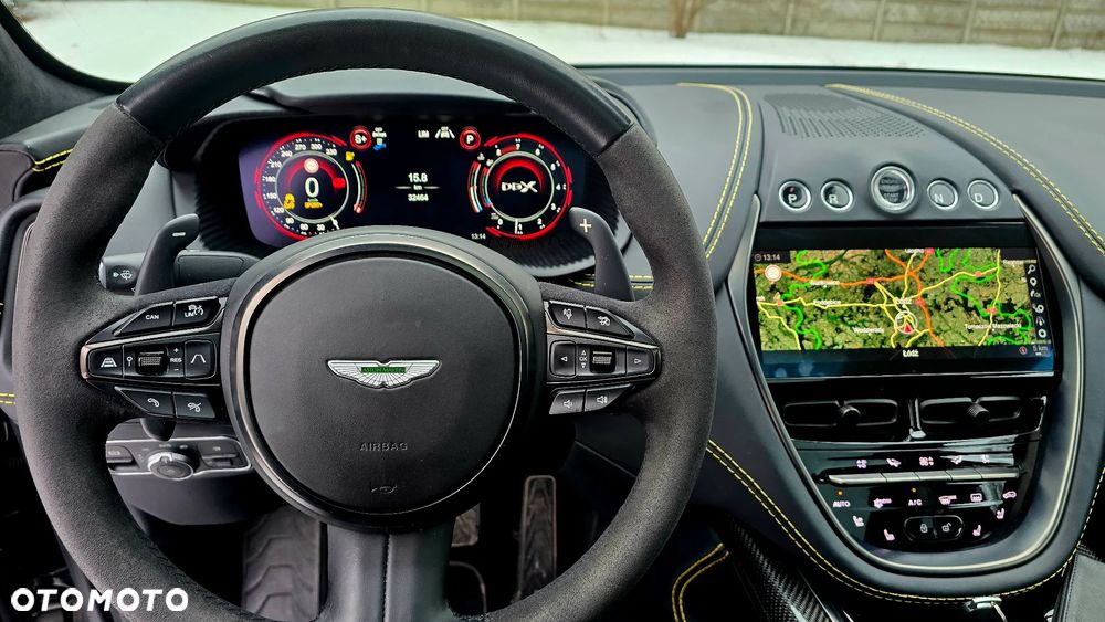 Aston Martin DBX - 12