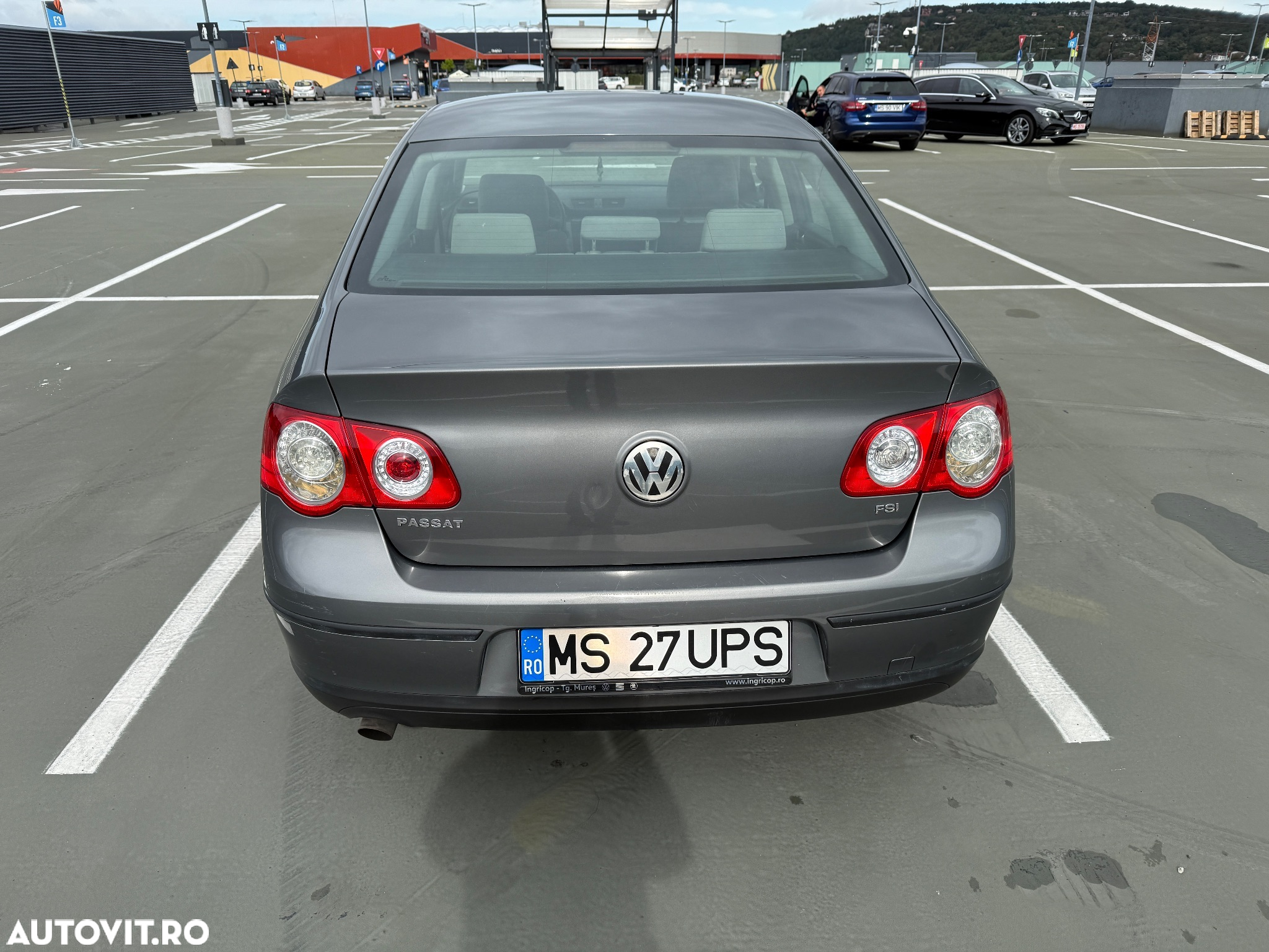 Volkswagen Passat 1.6 FSI Comfortline - 5