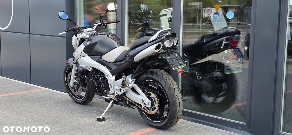 Suzuki GSR - 27