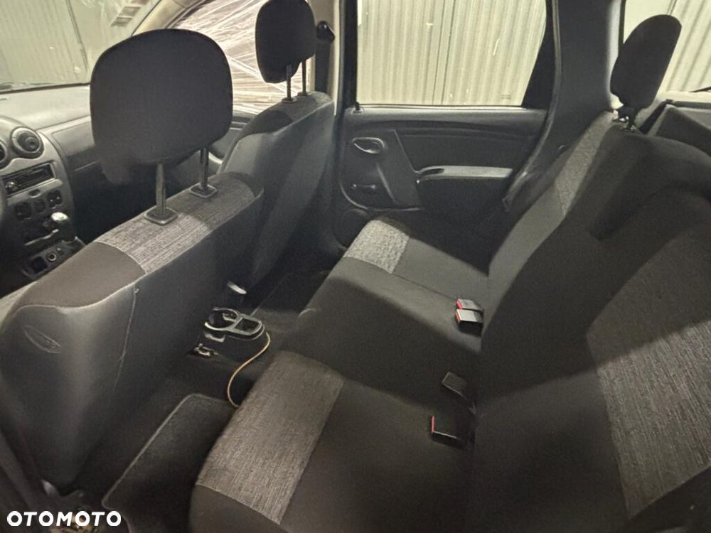 Dacia Duster 1.6 16V 4x2 - 10