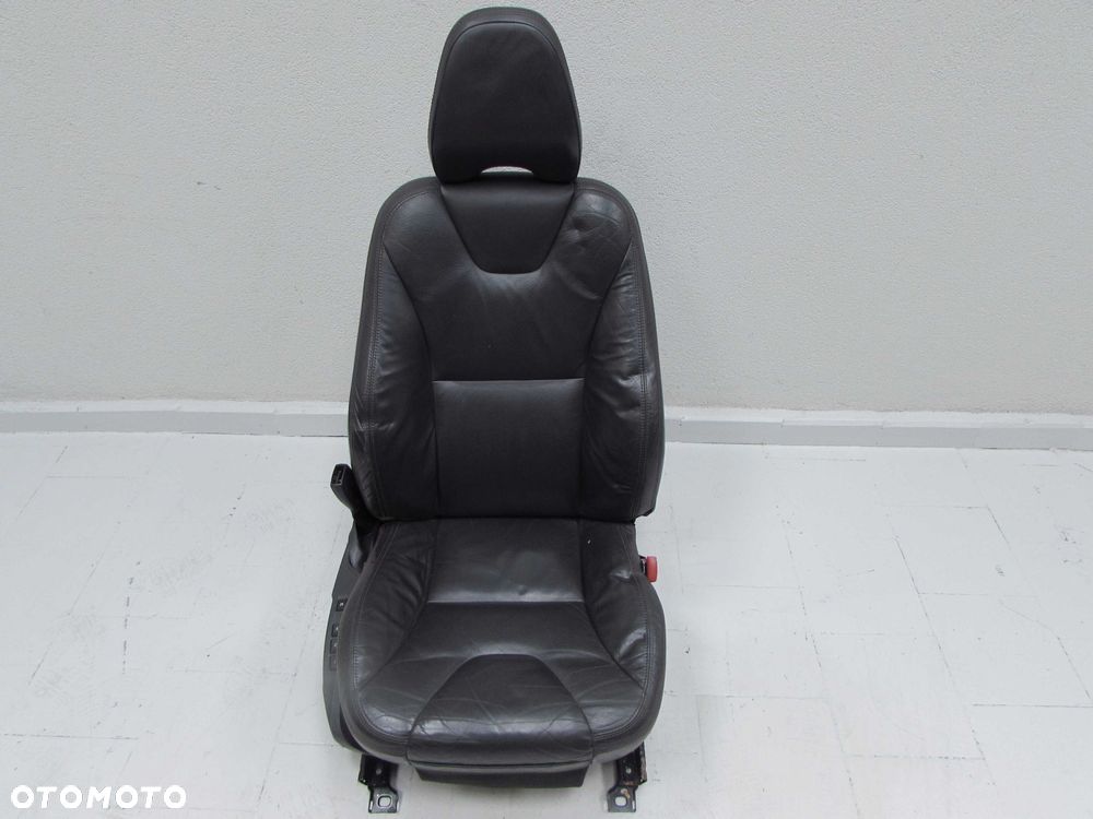VOLVO XC60 08-17 FOTEL SIEDZENIE SKORA PRZOD PRAWY PODGRZEWANY PAMIEC - 1