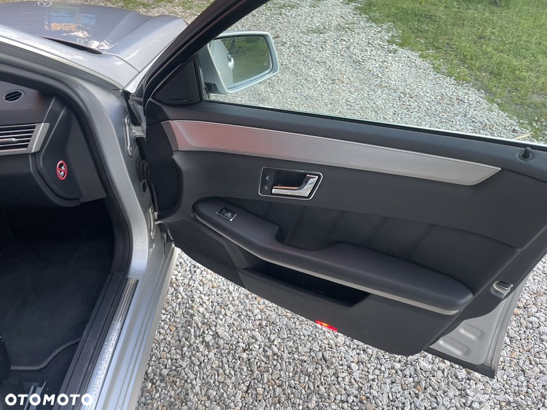 Mercedes-Benz Klasa E 200 T CDI DPF BlueEFFICIENCY Automatik Avantgarde - 24