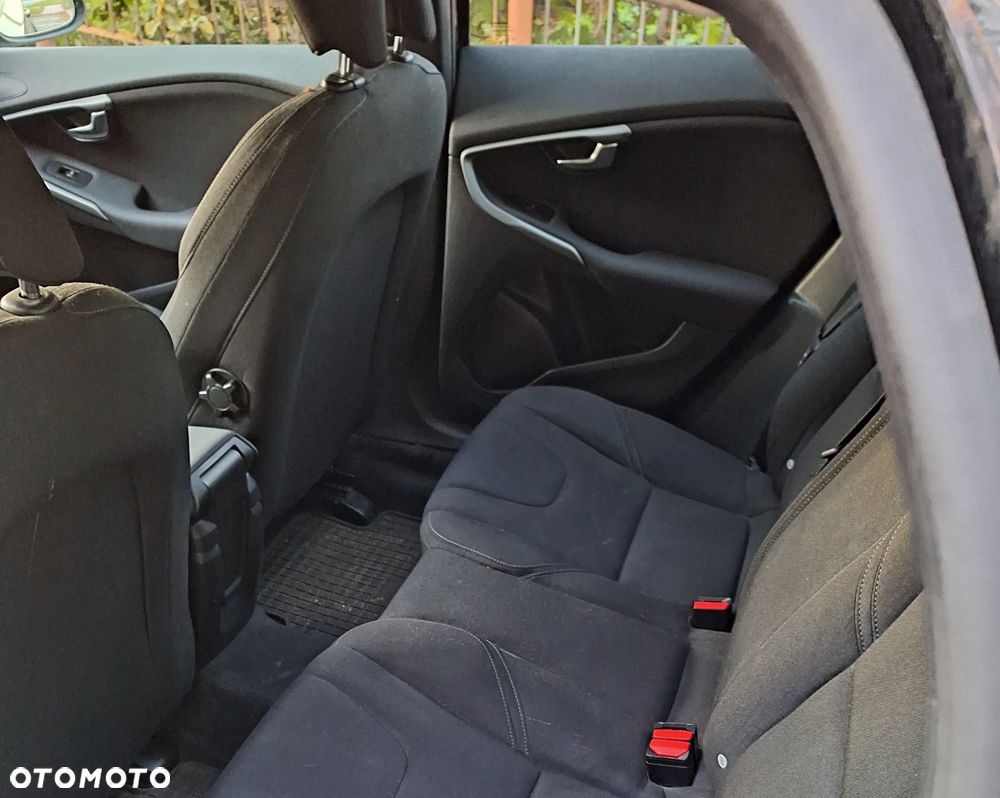 Volvo V40 T2 Momentum - 4