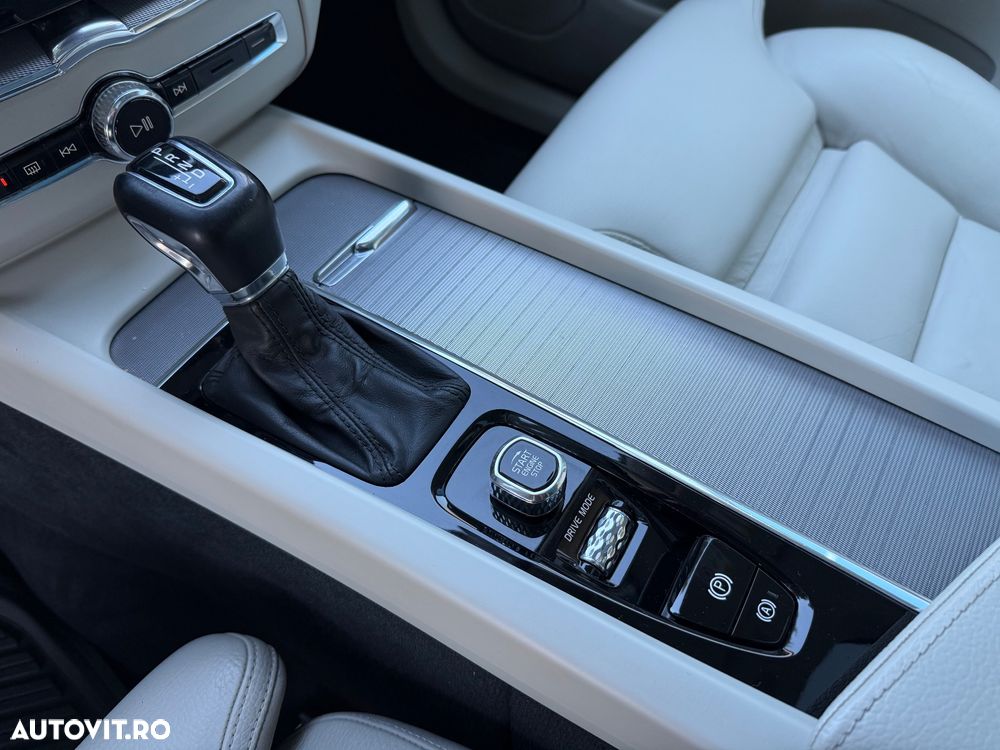 Volvo XC 60 D4 AWD Geartronic Inscription - 36