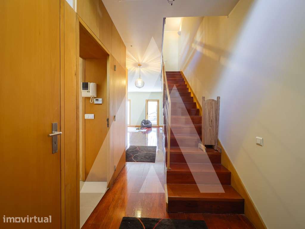 Fantástico Apartamento T3 no Centro da Cidade - Tipo Andar Moradia! - Grande imagem: 2/47