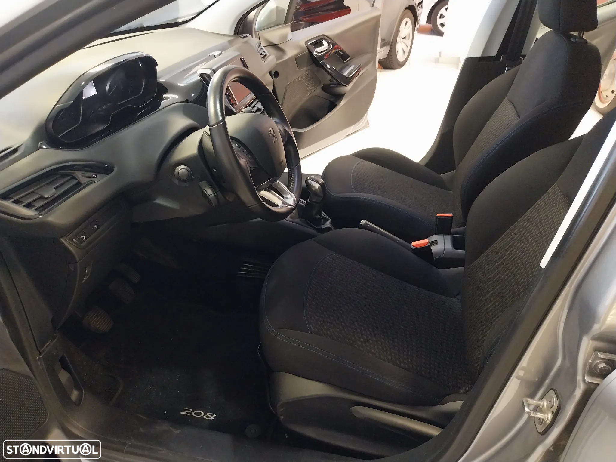 Peugeot 208 1.2 PureTech Signature - 8