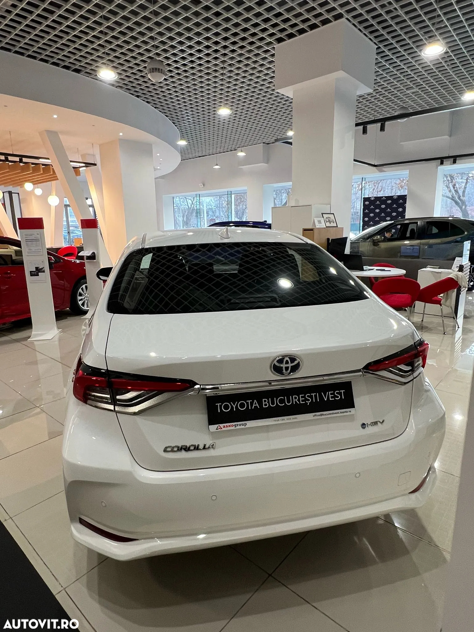 Toyota Corolla Sedan 1.8 HEV Business - 5