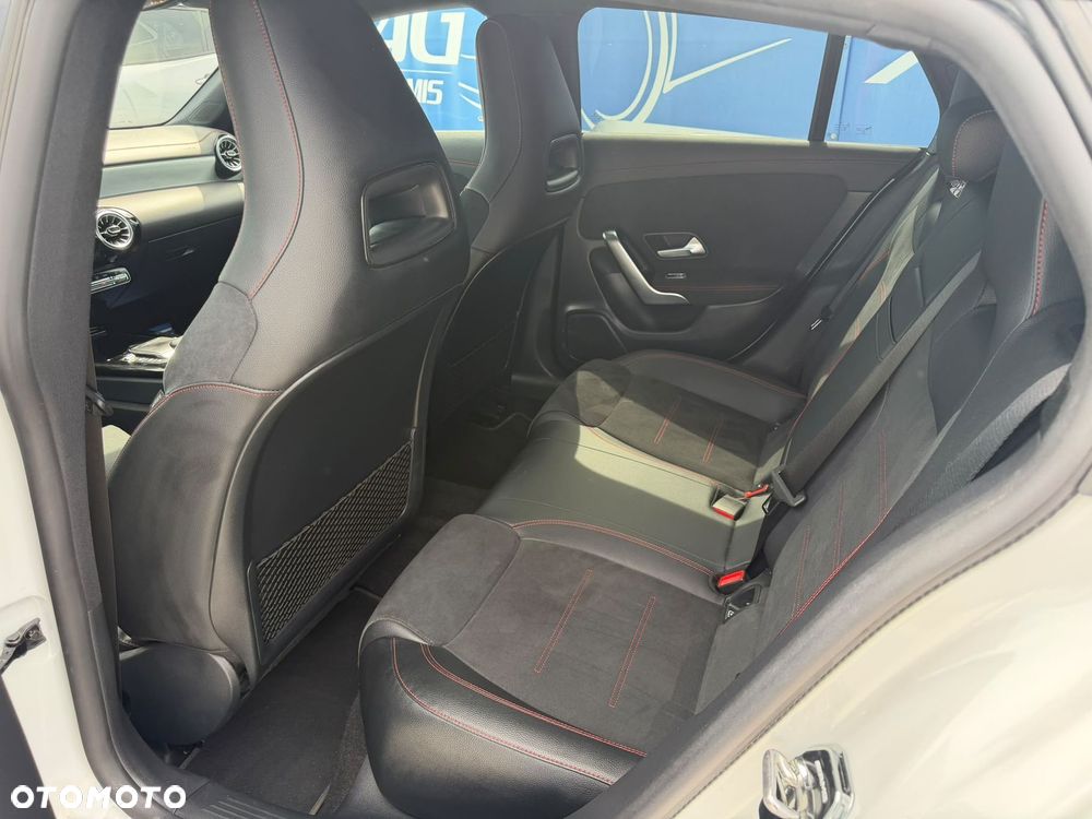 Mercedes-Benz CLA 200 d AMG Line 8G-DCT - 13