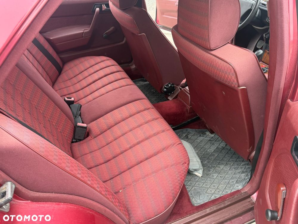 Mercedes-Benz W201 (190) - 13