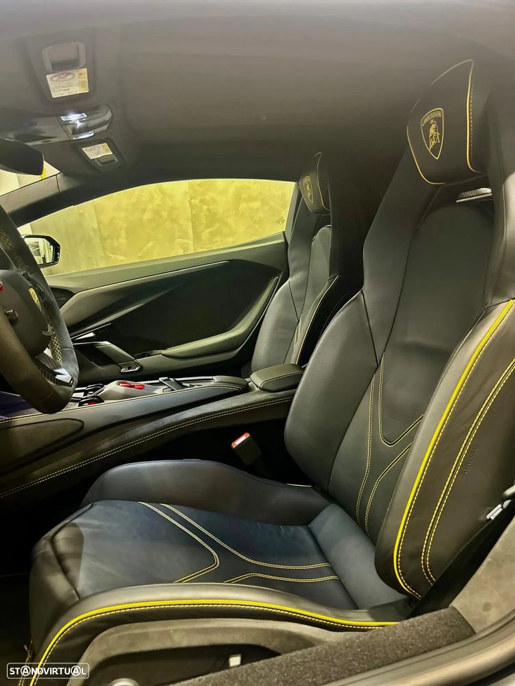 Lamborghini Revuelto - 14